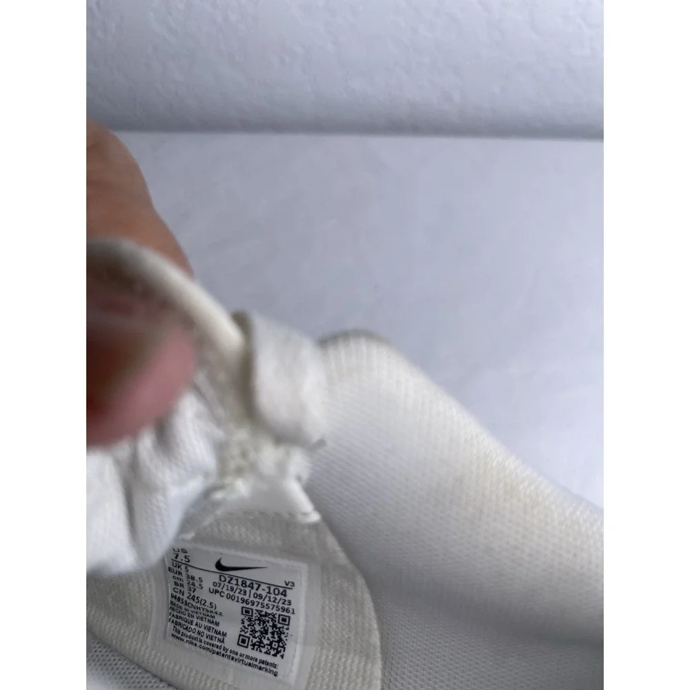 Nike Air Force 1 Womens 7.5 White/ Lilac Trim Leather Sneakers